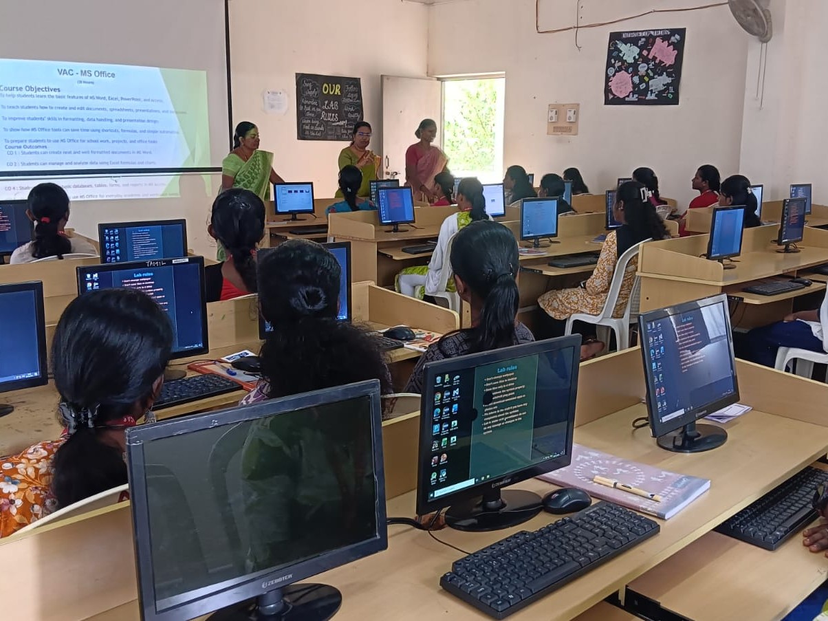 Advanced computer training centre image 2