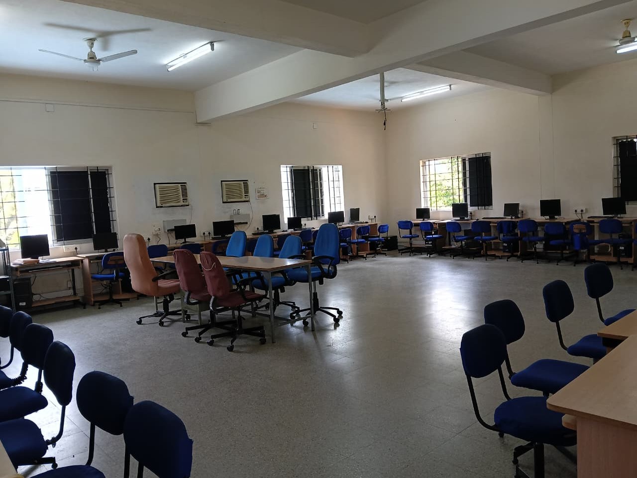 Advanced computer training centre image 3